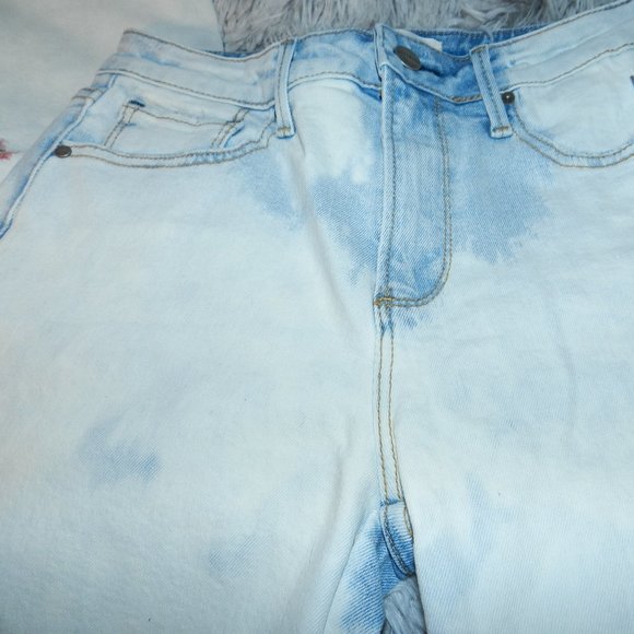 Driftwood Gizelle Girlfriend Skinny Embroidered Jeans  Light Wash NWT! - Picture 10 of 15